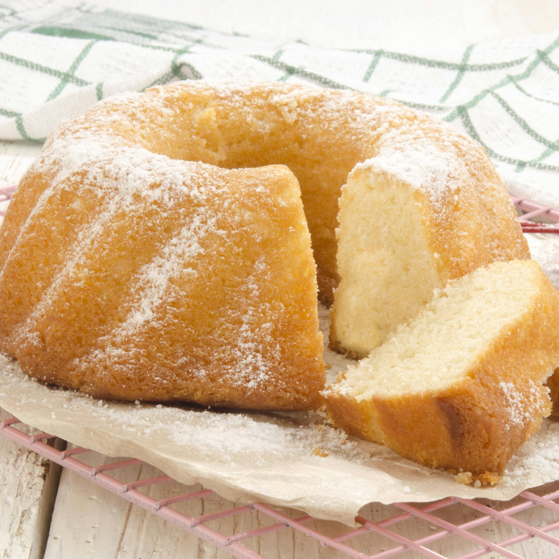 Ganz einfach und saftig: So gelingt Ihnen der perfekte Quark-Gugelhupf – wie früher bei Oma