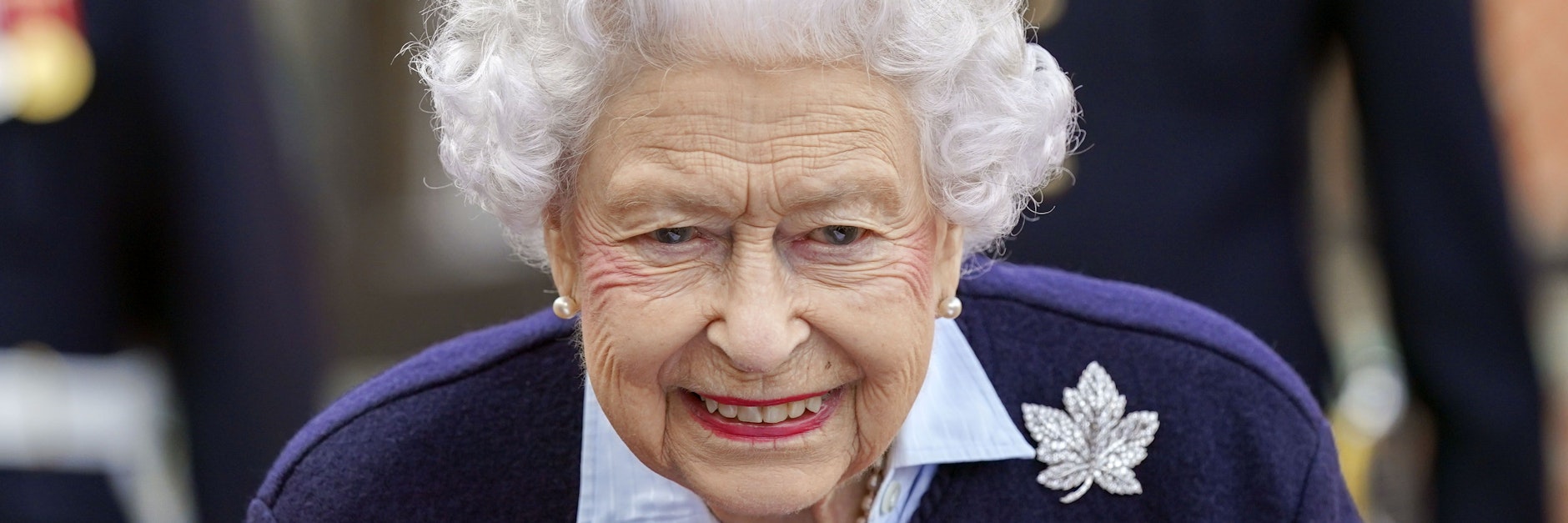 Königin Elizabeth will auf Schloss Windsor als ständigem Wohnsitz bleiben. Vielleicht auch, weil sie hier in Erinnerung ihrem verstorbenen Gatten Prinz Philip nahe ist.