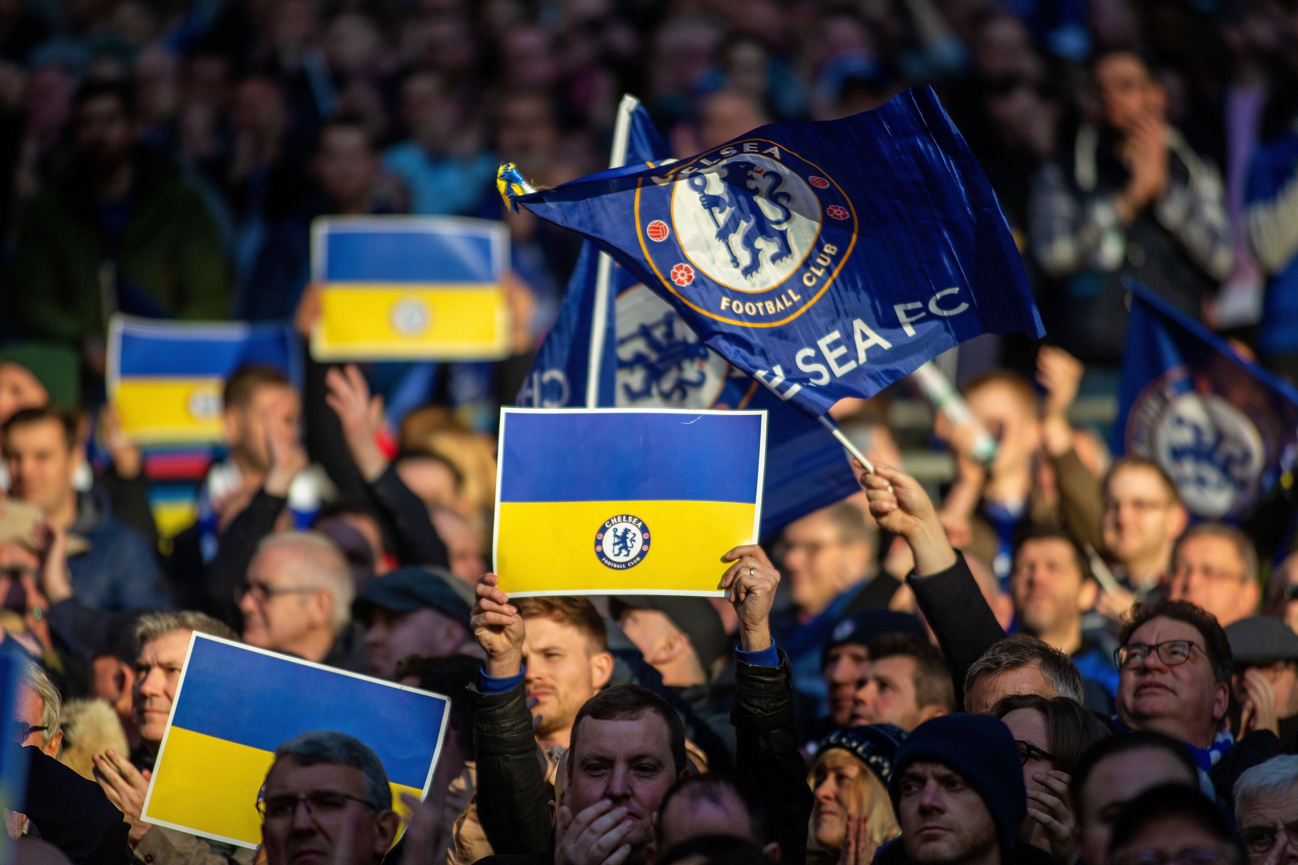 Image - Wie geschmacklos! Chelsea-Fans feiern Abramowitsch während Ukraine-Gedenkminute