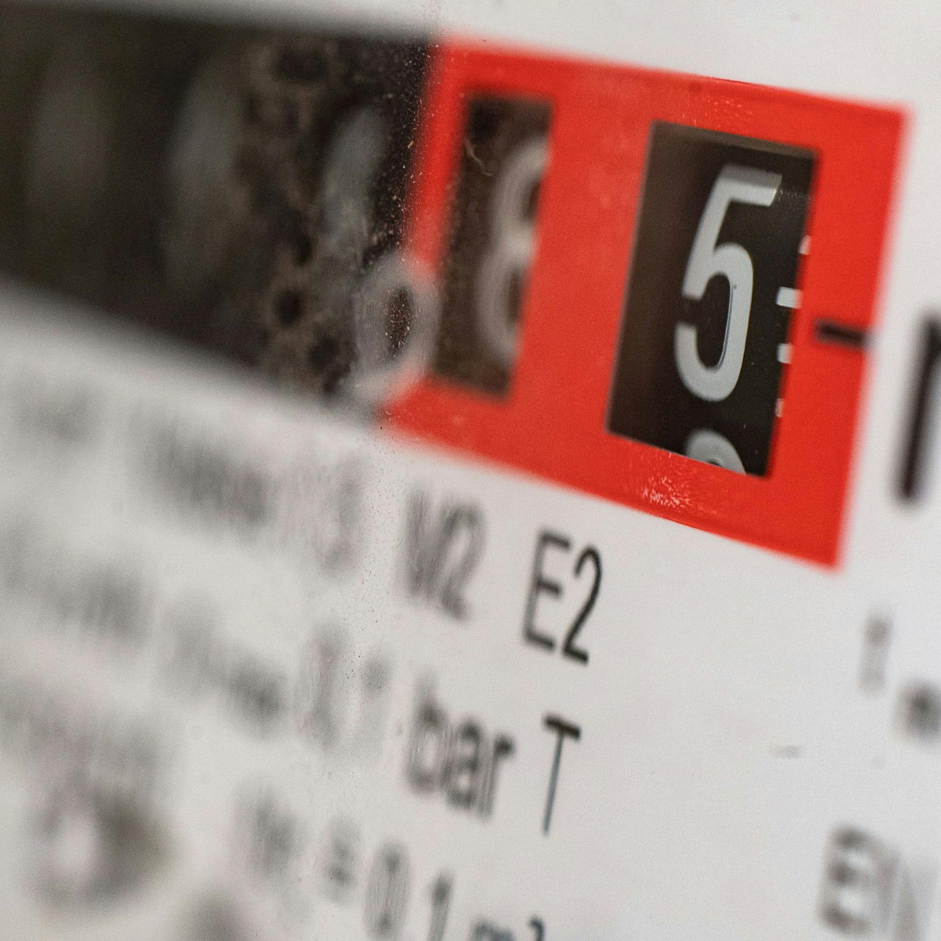 Energiespar-Mythen auf dem Prüfstand: Der Abwasch mit der Hand verbraucht mehr Energie als die Spülmaschine – stimmt das?