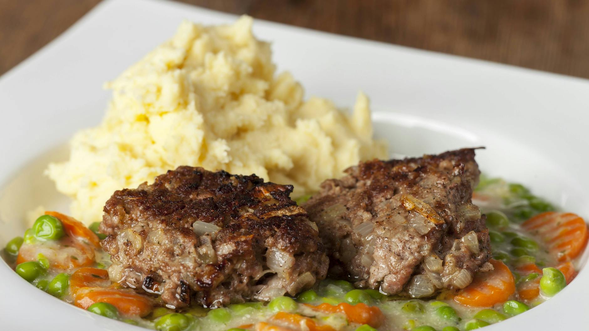 Buletten sind ja wirklich köstlich - aber solche schweren Mahlzeiten sollte es bei Hitze nicht geben.