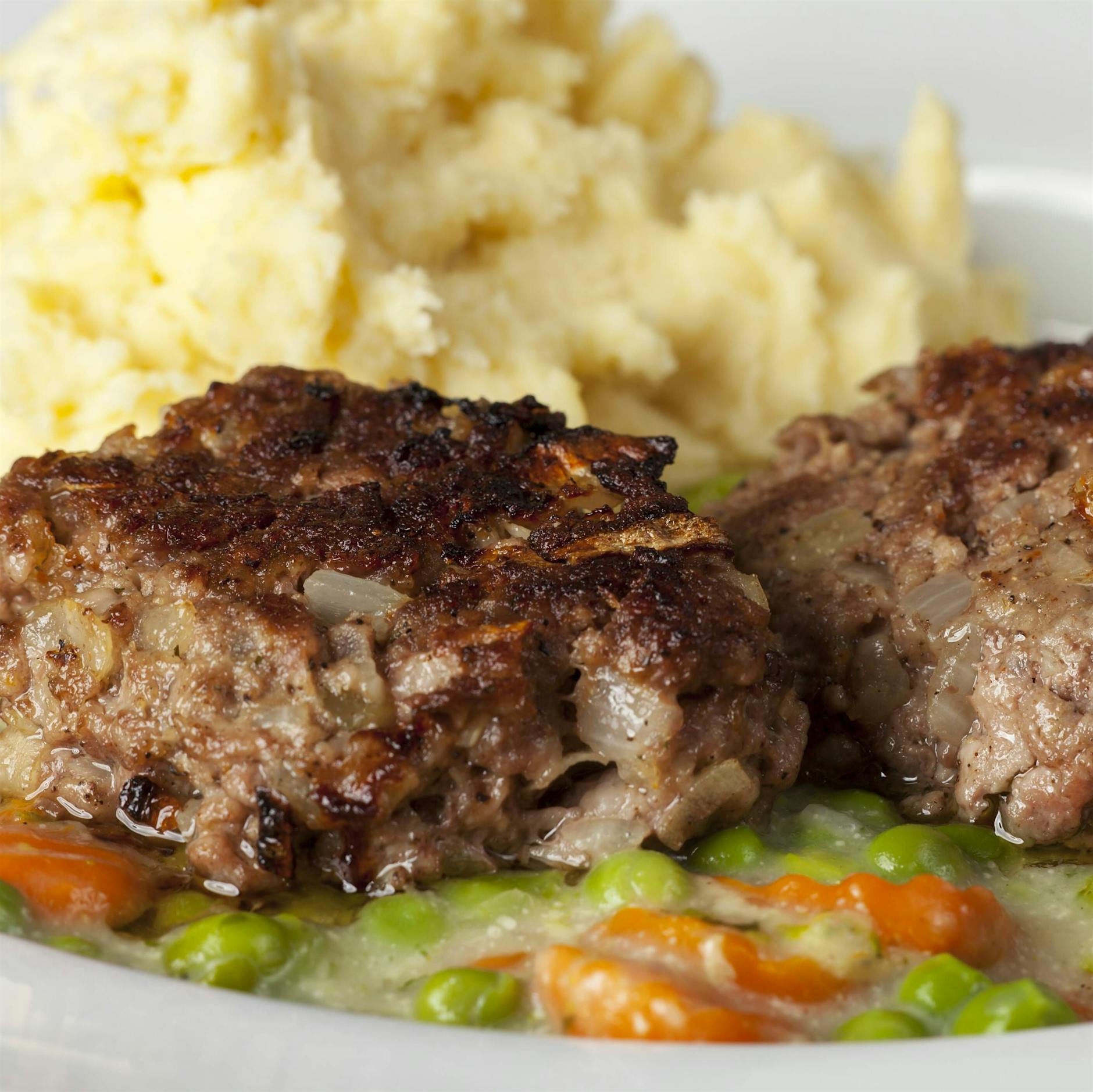 Nach dem Essen: Hausmittel gegen den Mief! So werden Sie hartnäckigen Fettgeruch wieder los