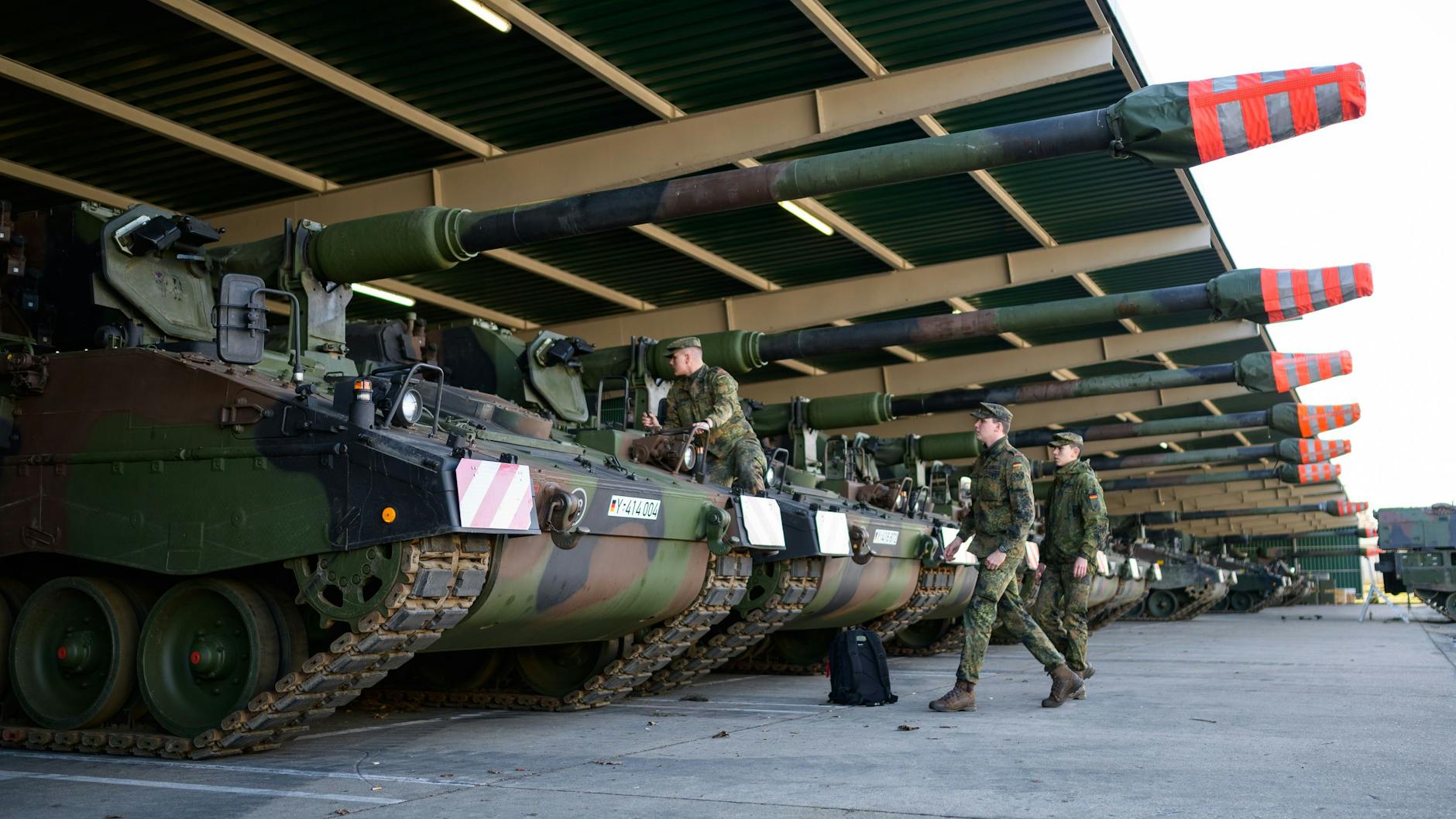Panzerhaubitzen 2000 (PzH 2000) der Bundeswehr.