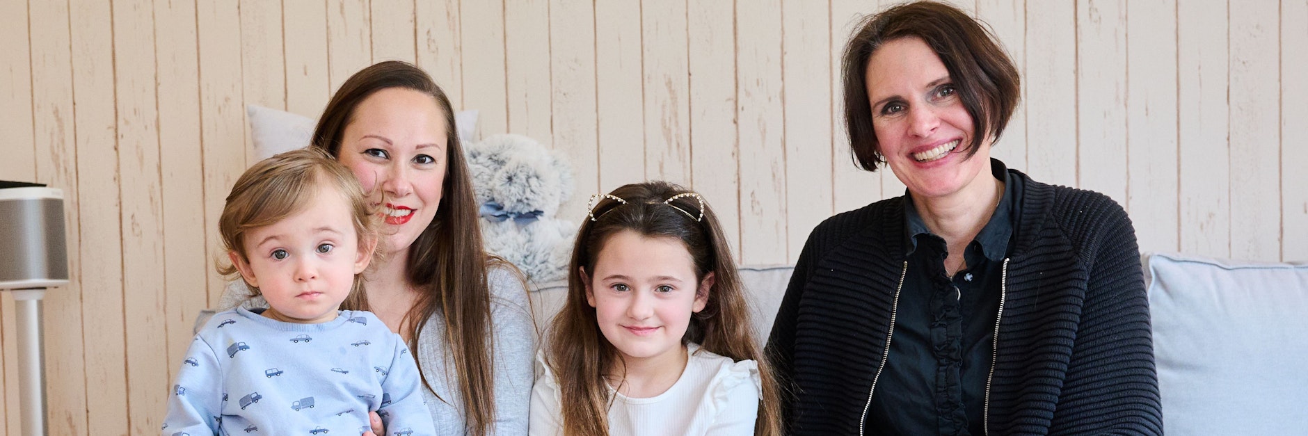 Doula Denise Wilk (rechts) hat die Berlinerin Nina Landes bei insgesamt drei Geburten begleitet.