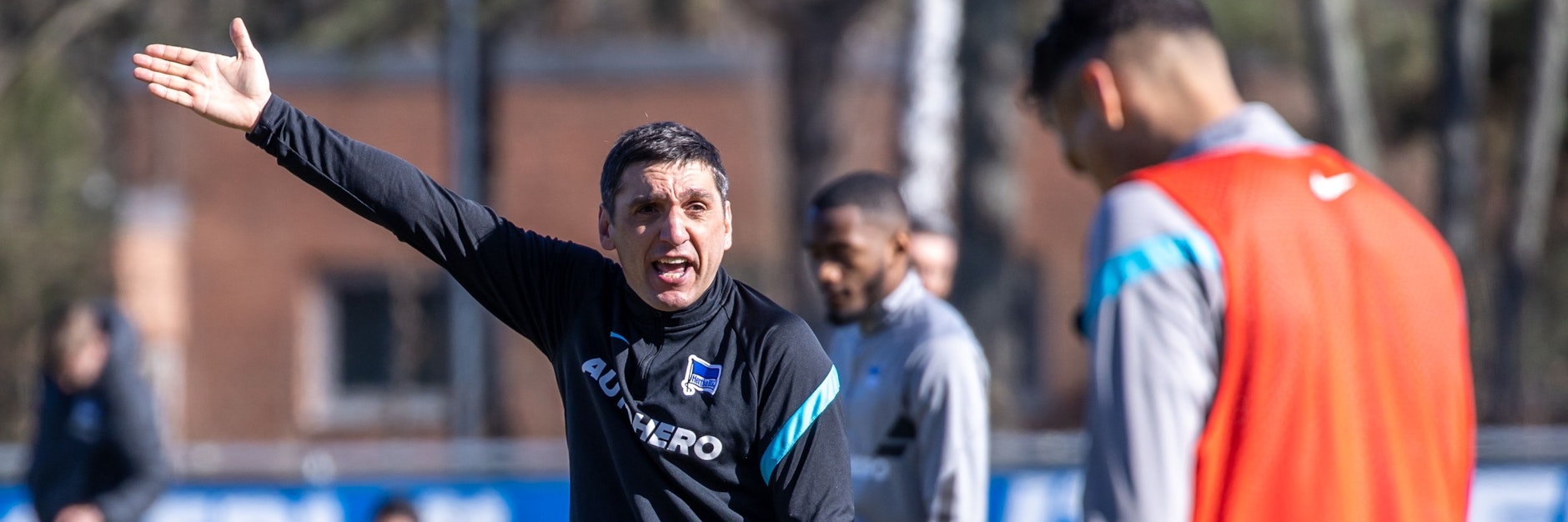 Hertha-Trainer Tayfun Korkut hielt am Dienstag eine Wut-Rede an seine Spieler.