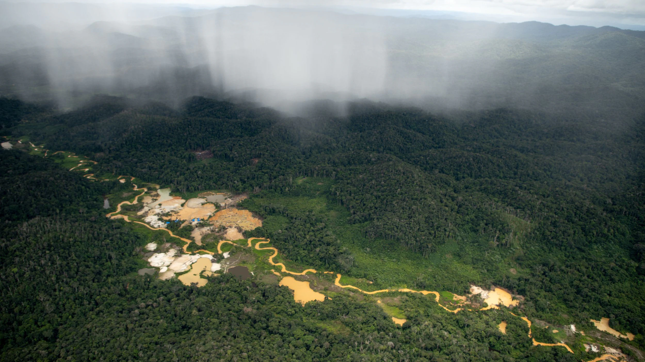 Illegaler Bergbau im Amazonasgebiet.