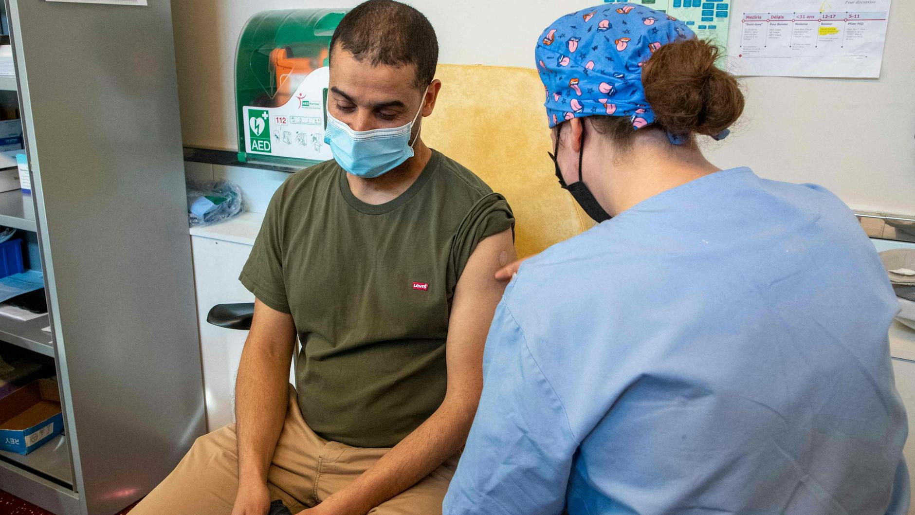 Corona-Impfung mit dem Novavax-Impfstoff (Symbolbild)