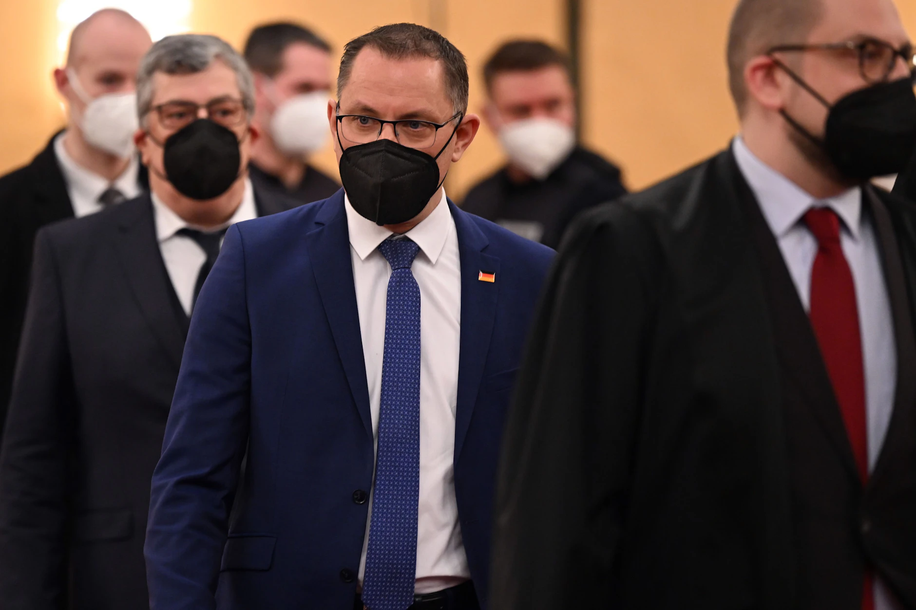 Tino Chrupalla, Vorsitzender der AfD reagiert schlecht gelaunt, nach dem am Kölner Verwaltungsgericht entschieden  wurde, dass die gesamte Partei nachrichtendienstlich überwacht werden darf.