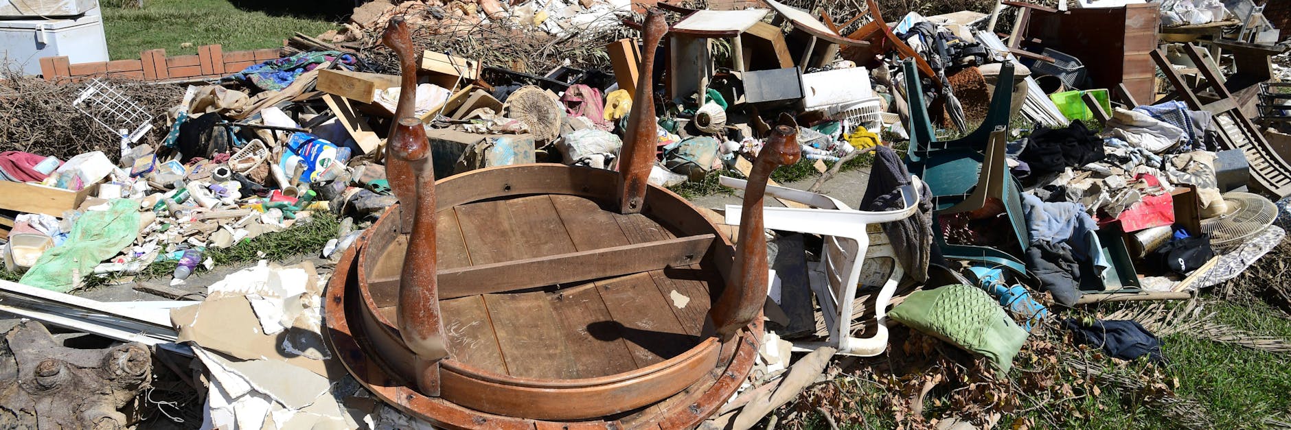 Tote, Häuser in Trümmern Milliardenschäden: Verwüstungen durch die Fluten in der australischen Region Queensland.