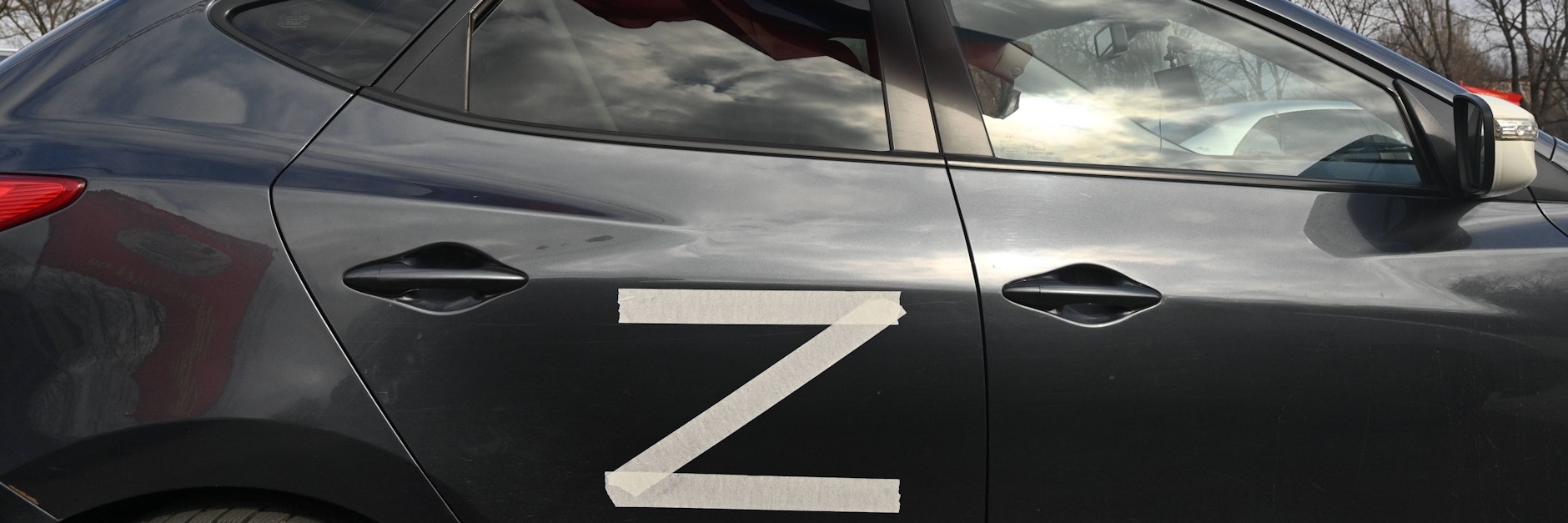 Mit dem Buchstaben Z drücken glühende Putin-Anhänger ihre Unterstützung für die Ukraine-Invasion aus.