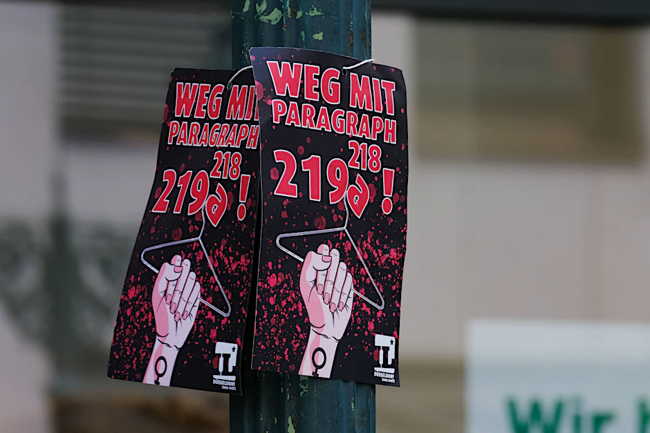 Proteste gegen den Paragrafen 219a: Das Thema spaltet weiterhin.