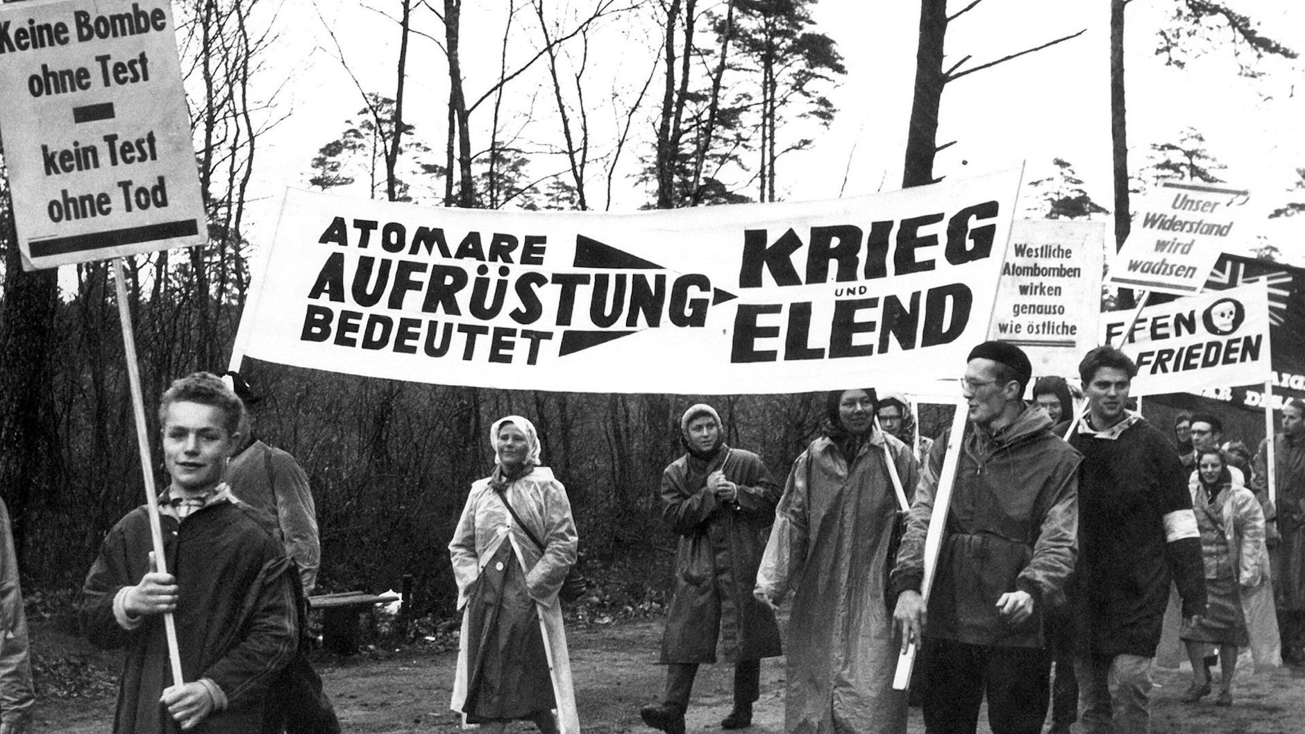 Demonstration gegen Atomwaffen, 1960 in der Bundesrepublik. Es war der Beginn der Ostermarschbewegung.