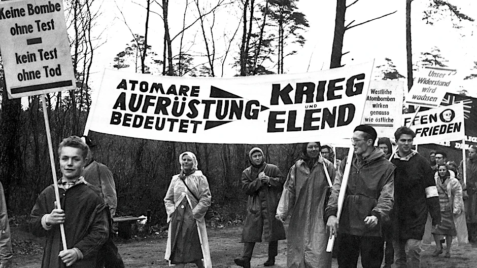 Demonstration gegen Atomwaffen, 1960 in der Bundesrepublik. Es war der Beginn der Ostermarschbewegung.
