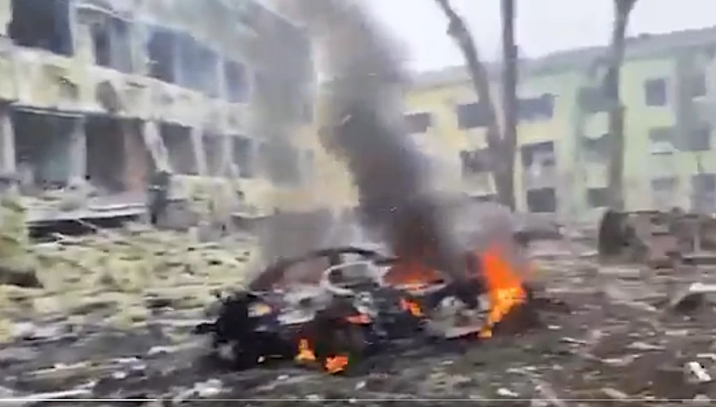 UPDATE: Kriegsverbrechen in der Ukraine – erschütternde Bilder! Russen legen Kinderkrankenhaus in Mariupol in Schutt und Asche