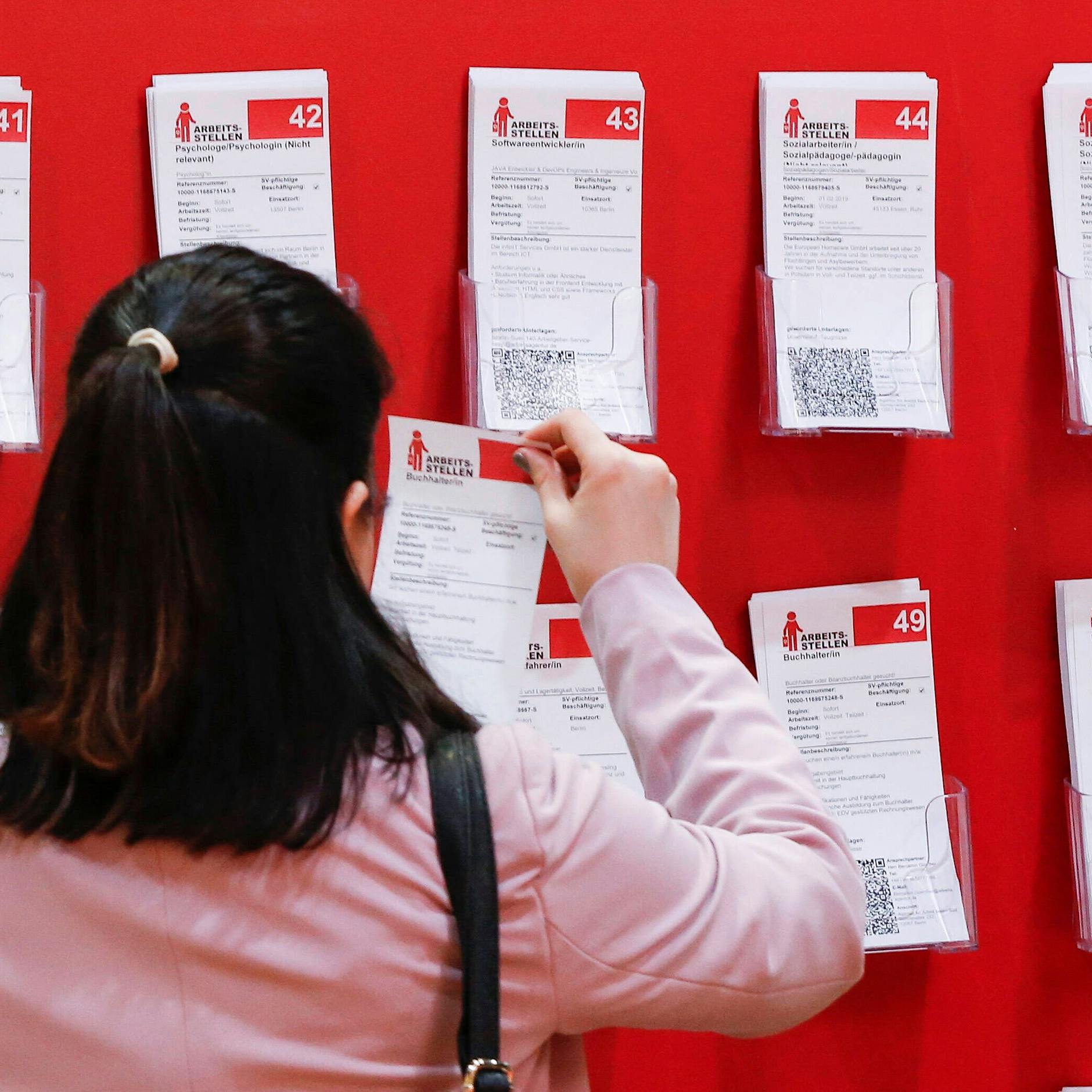 Hunderttausende Arbeitskräfte fehlen in Deutschland: Darum wollen Unternehmen jetzt auch Kriegsflüchtlinge einstellen