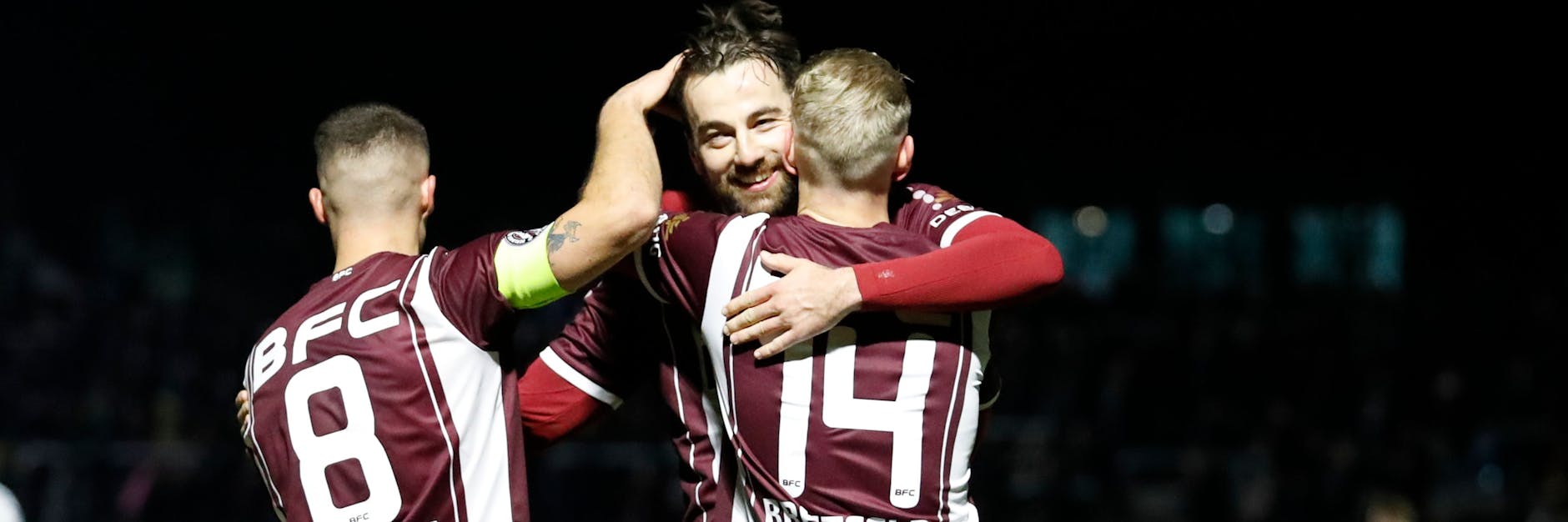 Andreas Pollasch (l.) und Joey Breitfeld (r.) feiern mit Christian Beck das 1:0 gegen Babelsberg.