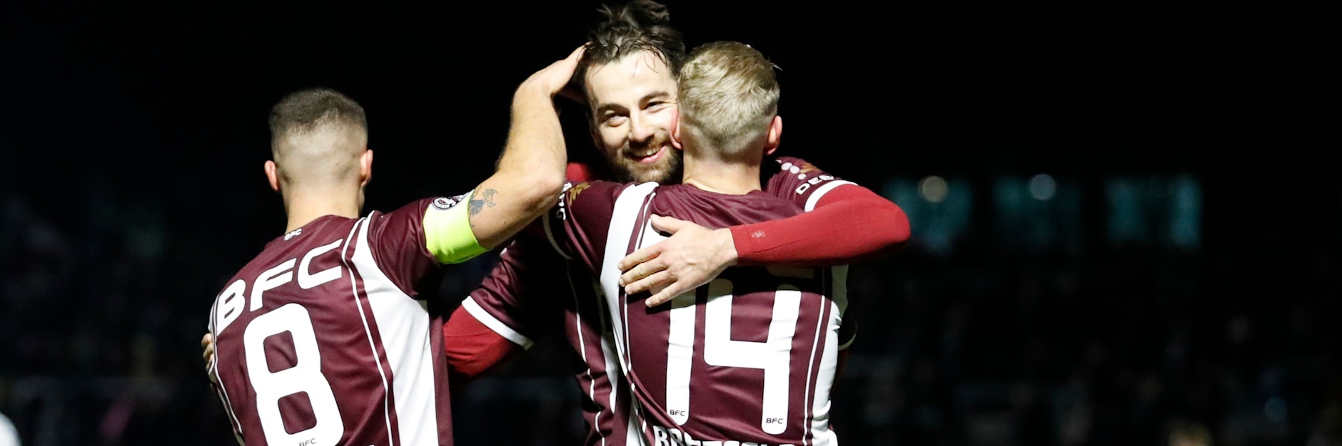 Andreas Pollasch (l.) und Joey Breitfeld (r.) feiern mit Christian Beck das 1:0 gegen Babelsberg.