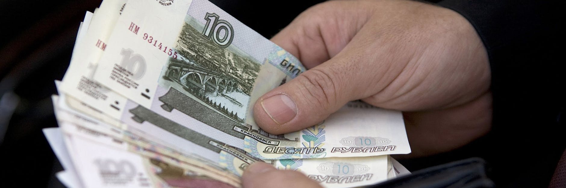 Die Europäische Union hat scharfe Sanktionen gegen die russische Zentralbank in Kraft gesetzt.