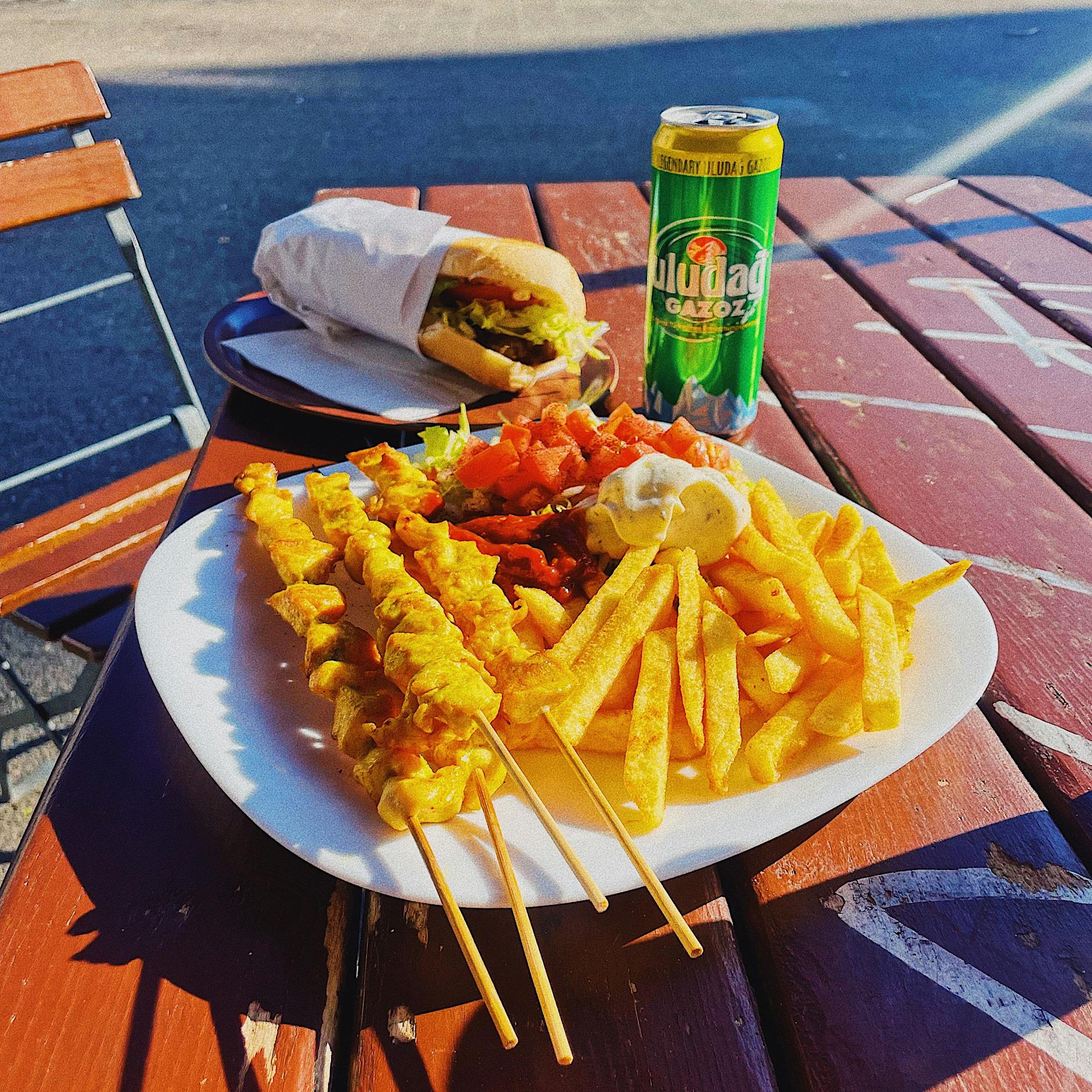 Berlins freundlichster Imbiss: Nirgendwo schmecken Köfte-Sandwiches so charmant