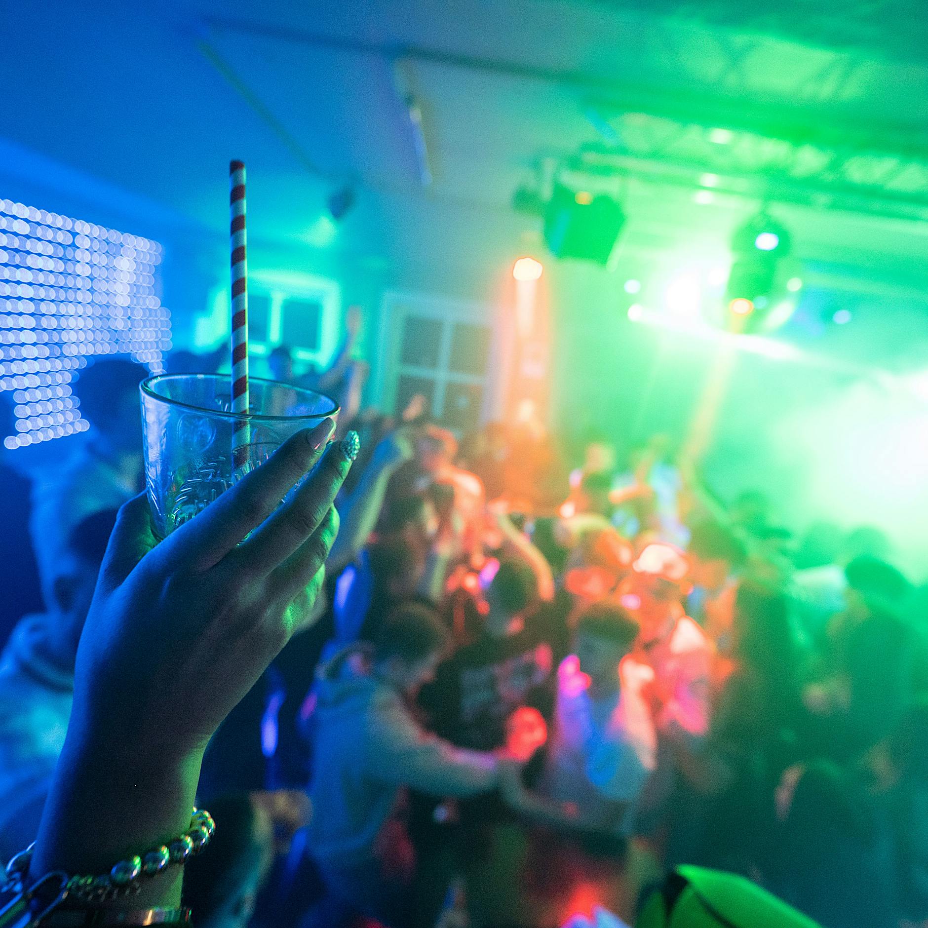 Flächendeckende Kritik an neuen Corona-Regeln