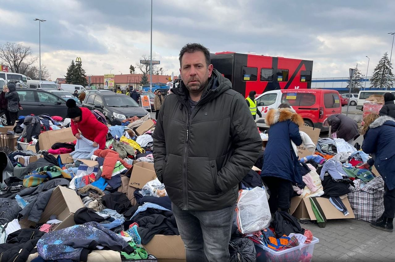 Image - Ikke Hüftgold: Vom Schlagersänger zum Held der Flüchtlingshilfe – er rettete hunderte Kinder aus dem Elend!