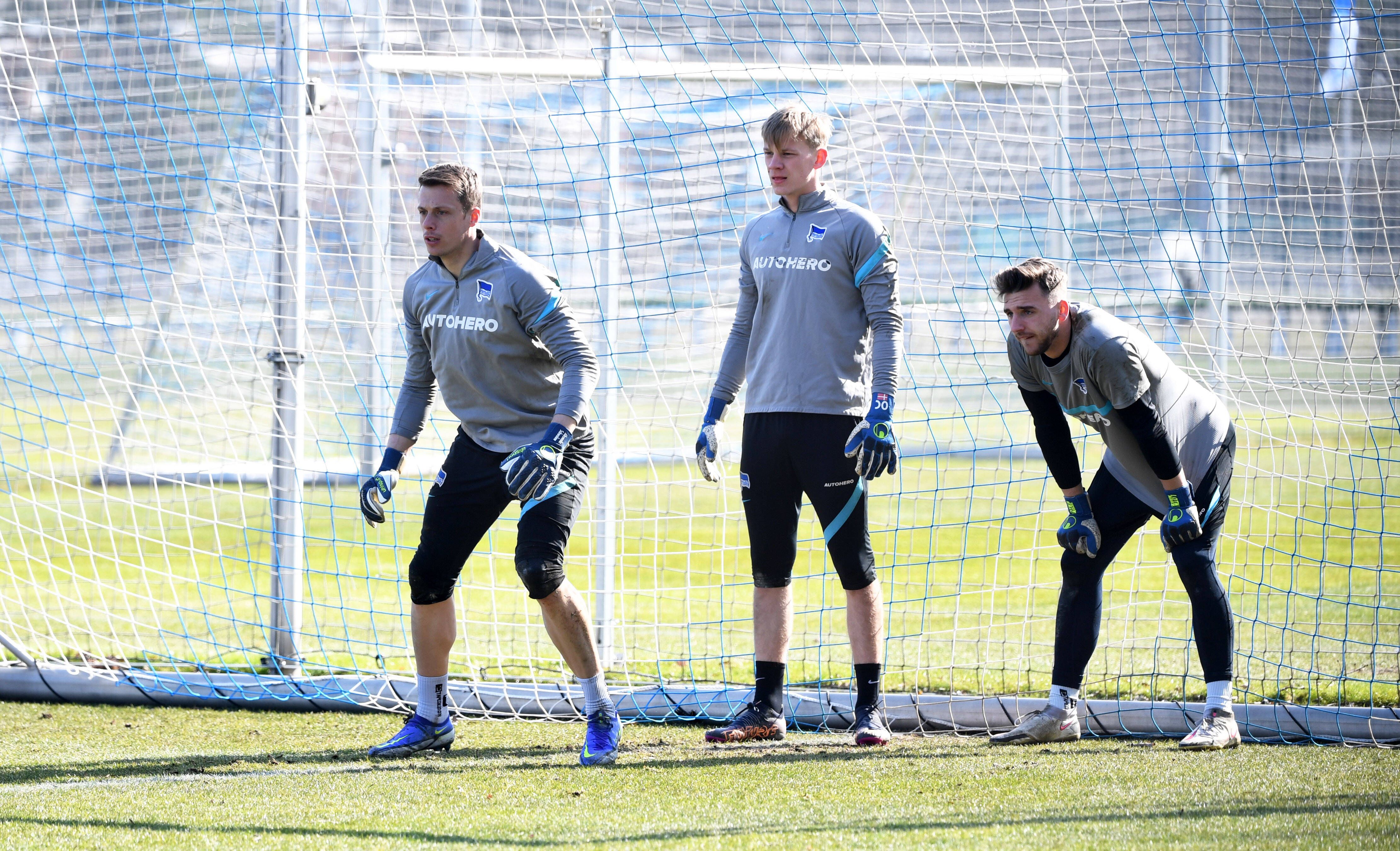 Herthas Torwart Alexander Schwolow muss um seinen Stammplatz zittern