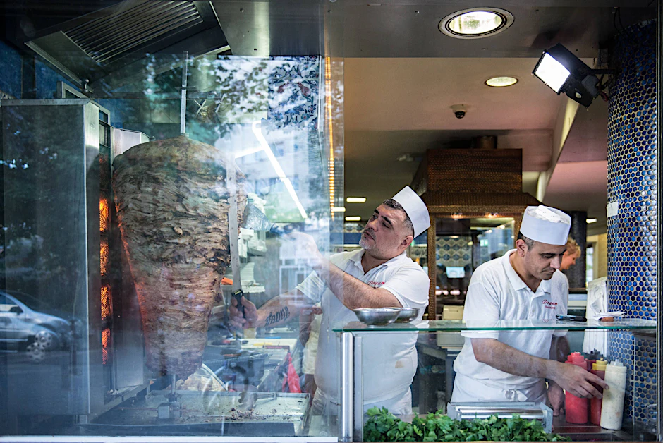 Döner in einem Imbiss und Restaurant in Berlin Kreuzberg
