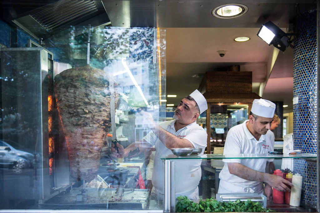 Das Döner-Wunder: Wie eine Erfindung von Türken die Bockwurst besiegte