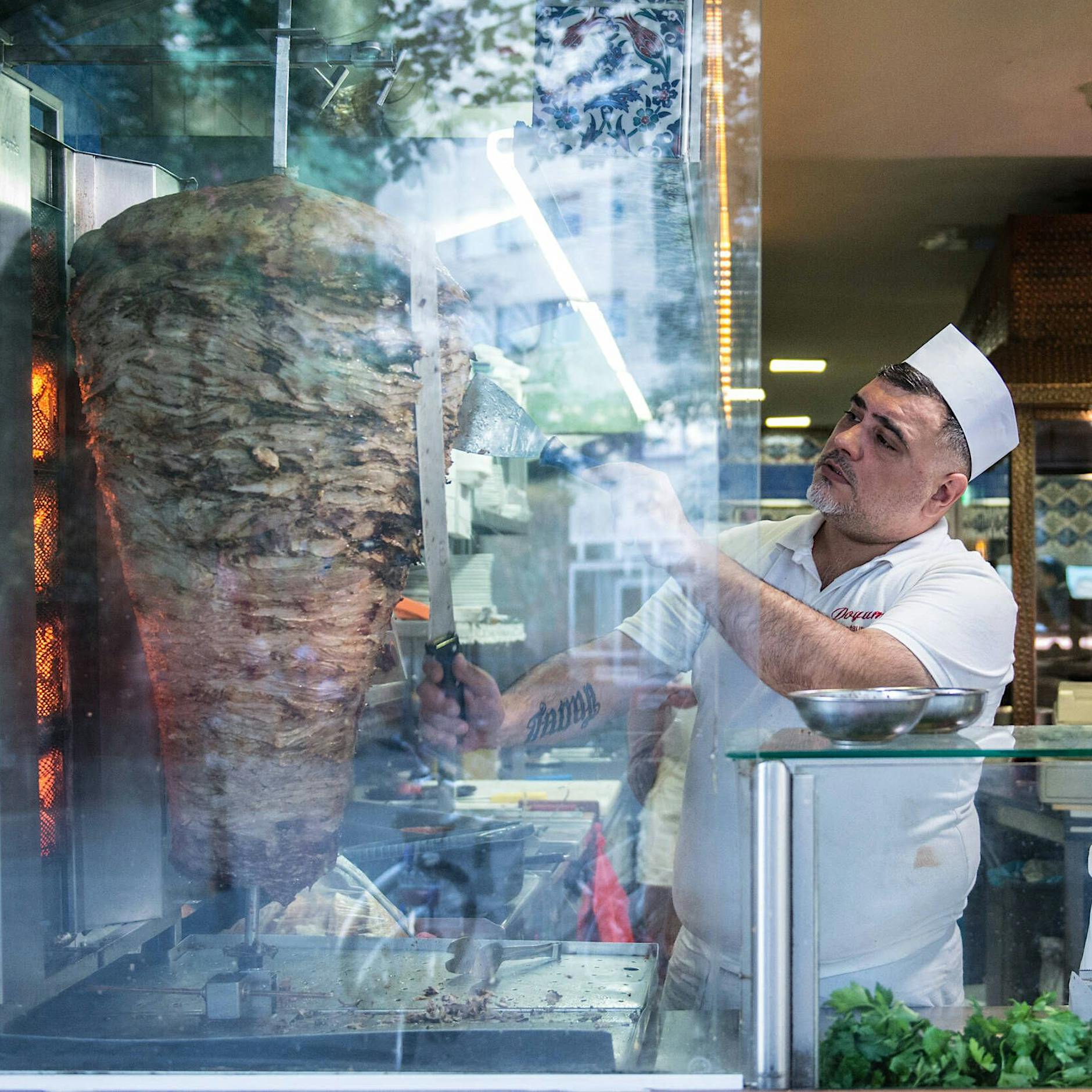 Das Döner-Wunder: Wie eine Erfindung von Türken die Bockwurst besiegte