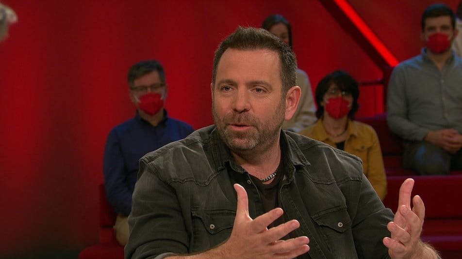 Ikke Hüftgold spricht bei „Stern TV“ über seine Fluchthilfe.