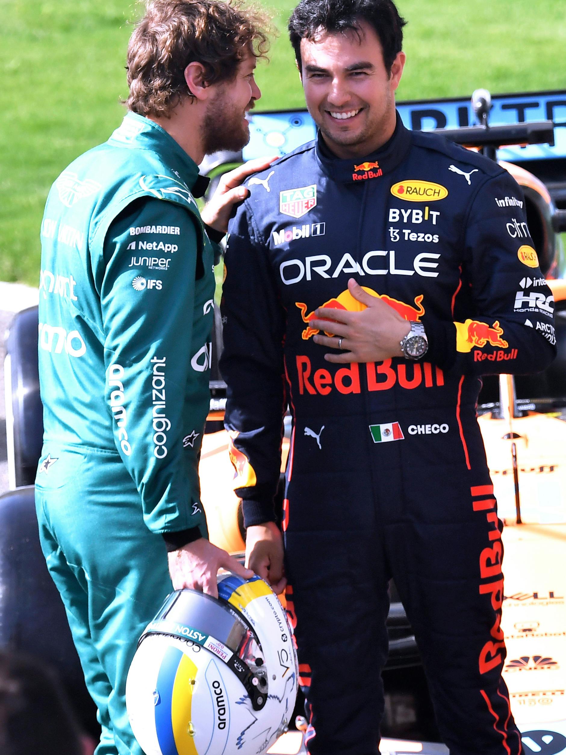 Sebastian Vettel ließ seinen Helm mit den ukrainischen Farben lackieren.