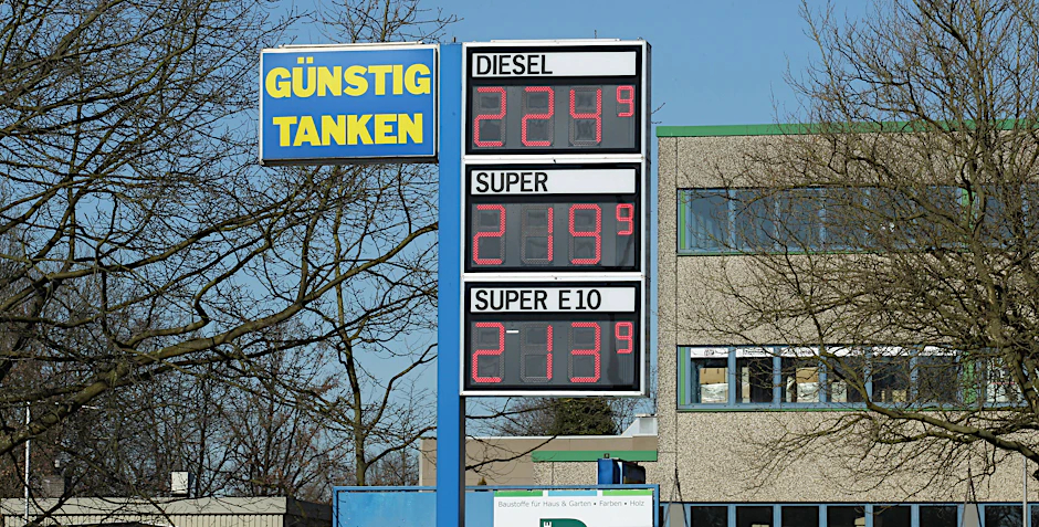 Anhand der immensen Spritpreise wird die Inflation infolge des Ukraine-Kriegs bereits spürbar.