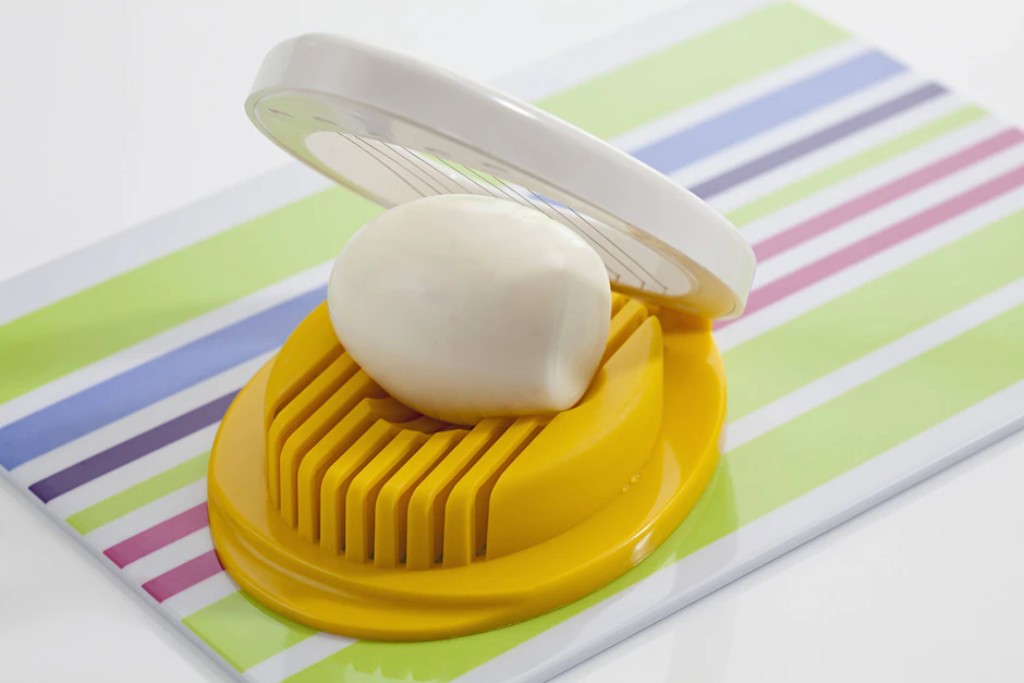 Hart gekochte Eier lassen sich besser zerkleinern, beispielsweise für einen DIY-Eiersalat.