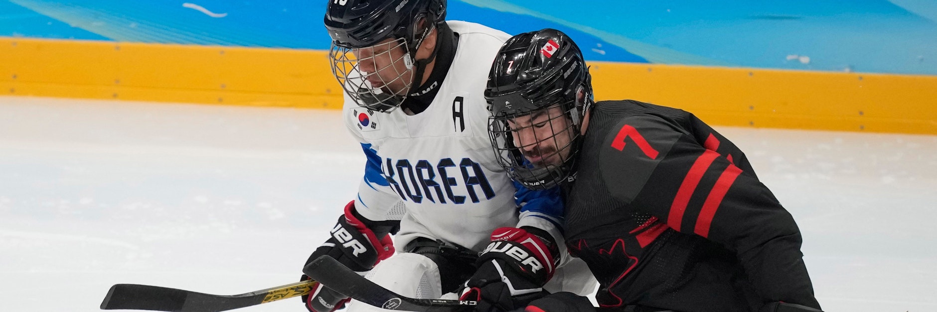 Kanadas Zach Lavin (r.) im Zweikampf beim Paralympics-Halbfinale gegen Südkorea.