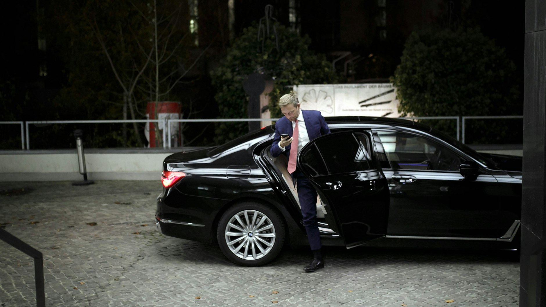 Er muss die Tankrechnungen vor Dienstfahrten ja nicht selbst zahlen: Christian Lindner.