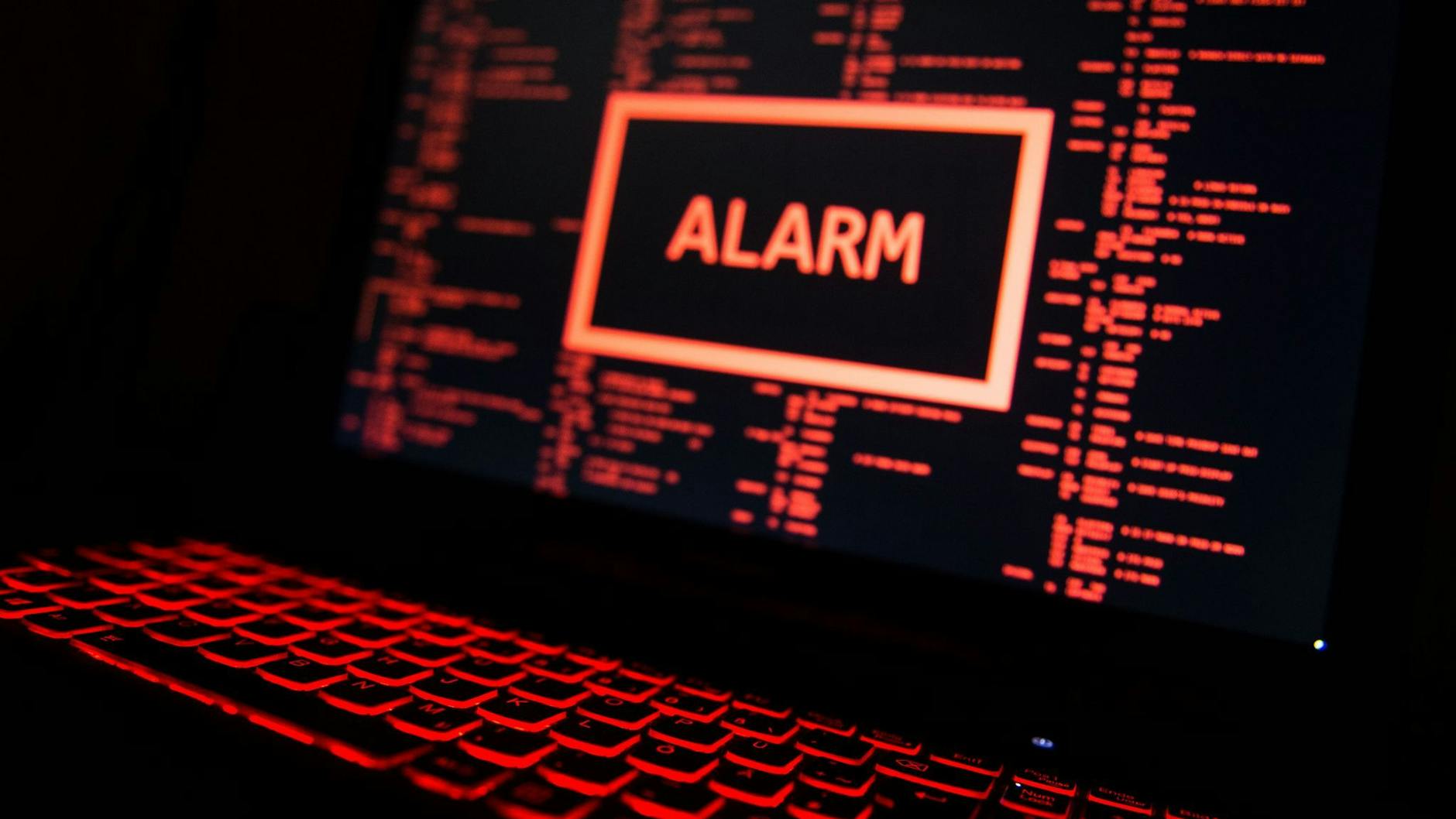 Wenn Polizisten illegal Daten aus ihrem Informationssystem abfragen, kommt dies meist heraus, weil jeder einzelne Zugriff gespeichert und dadurch nachvollziehbar wird.