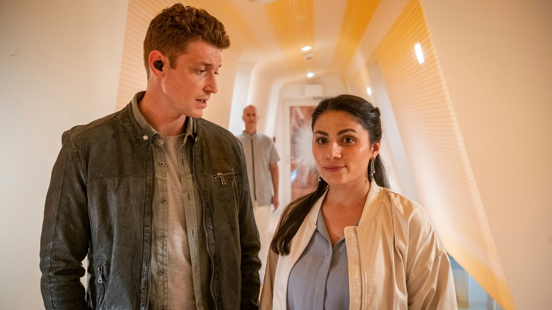 2021 war Daniel Donskoy auch in der ZDF-Produktion „KI - Die letzte Erfindung“ zu sehen. Als Anwalt, sich einen Chip ins Hirn implantieren lassen, um wieder konkurrenzfähig zu werden.