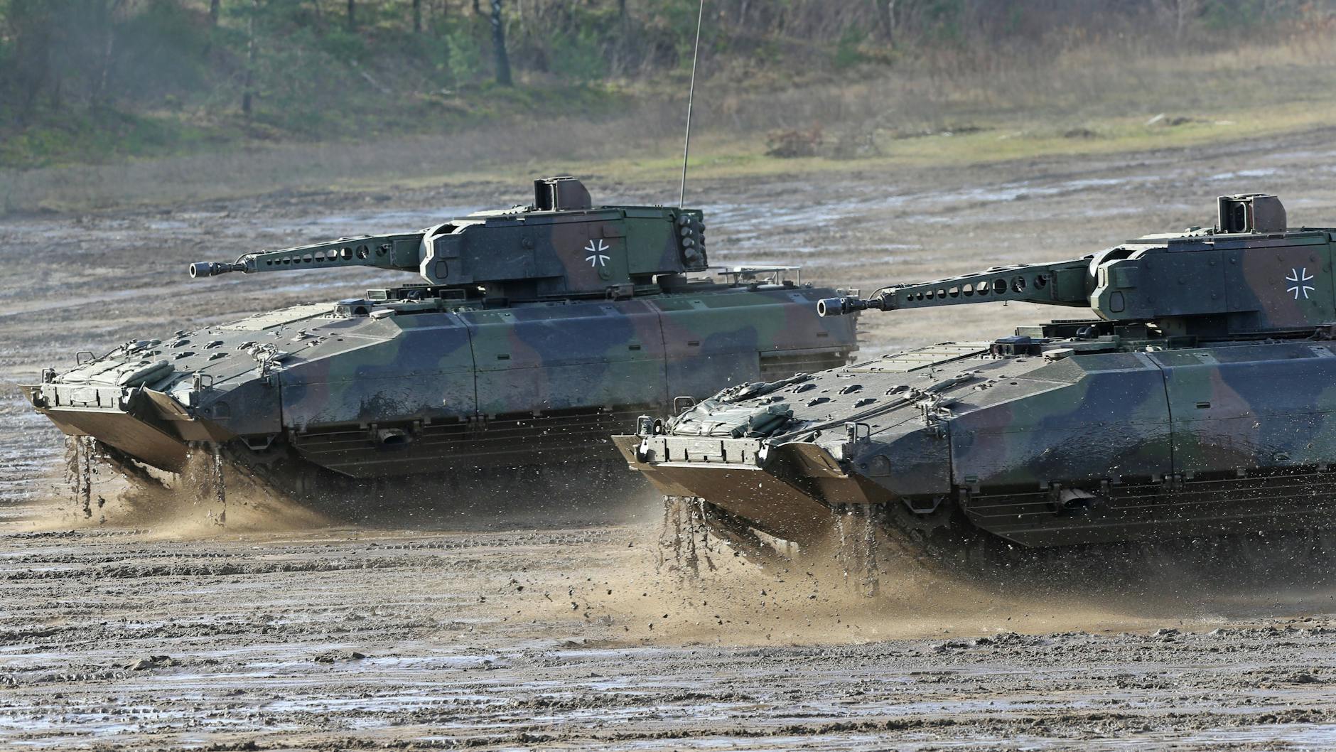Schützenpanzer vom Typ Puma auf dem Truppenübungsplatz in Munster.