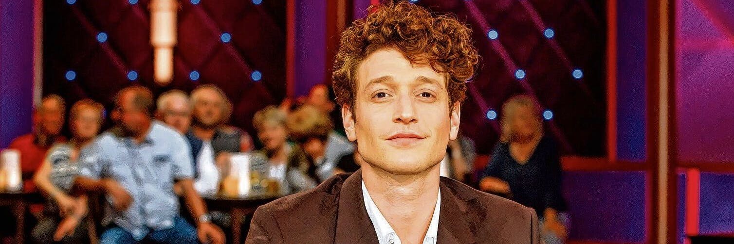 Schauspieler Daniel Donskoy bei einer Aufzeichnung der MDR-Talkshow Riverboat.