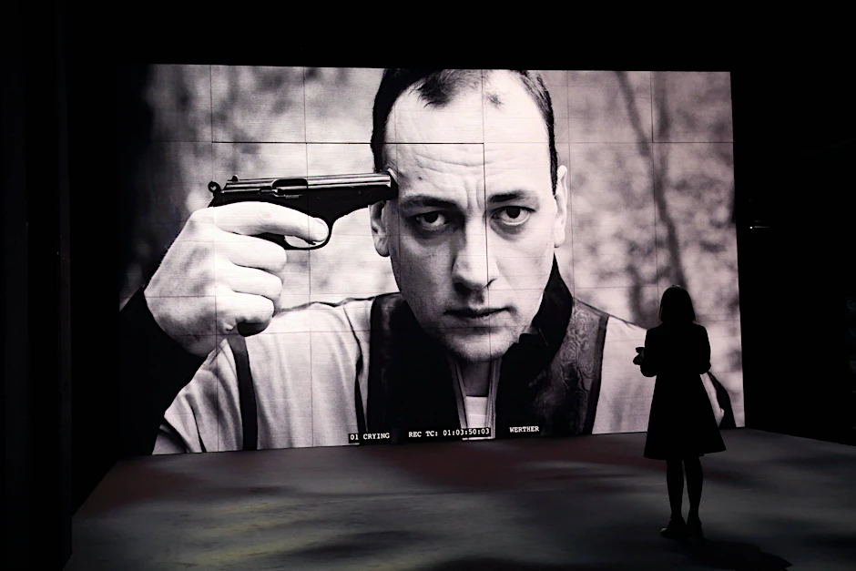 Marcel Kohler als Titelfigur und Regine Zimmermann als Lotte in „Werther“