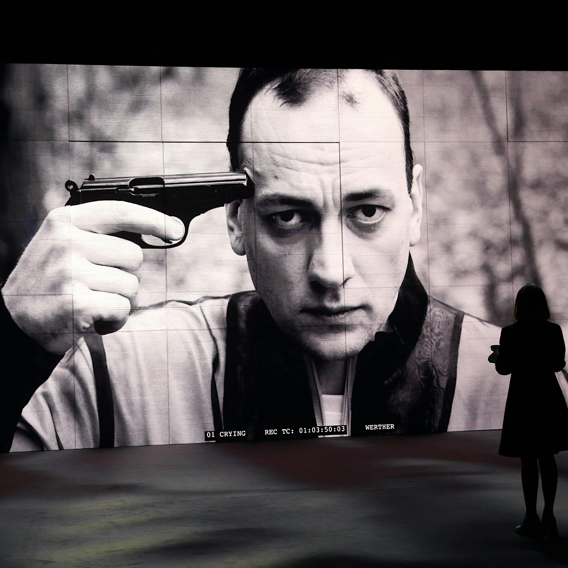 Wabbelalarm in den Kammerspielen: Ewelina Marciniak zerturnt Goethes „Werther“