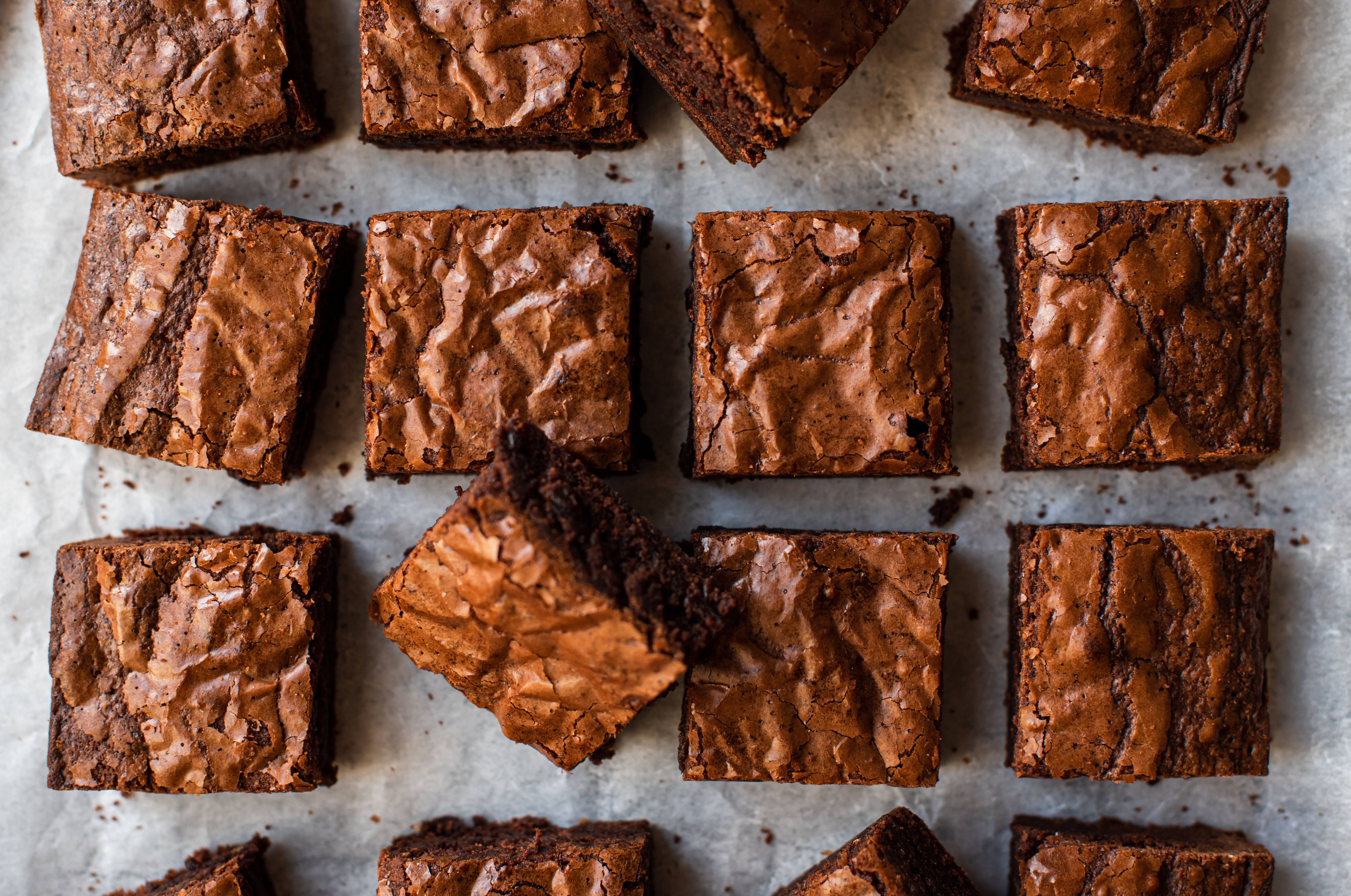 Rezept für köstliche Brownies: Für diese schokoladigen Kuchen-Stückchen brauchen Sie nur DREI Zutaten – ein echtes Blitz-Rezept!