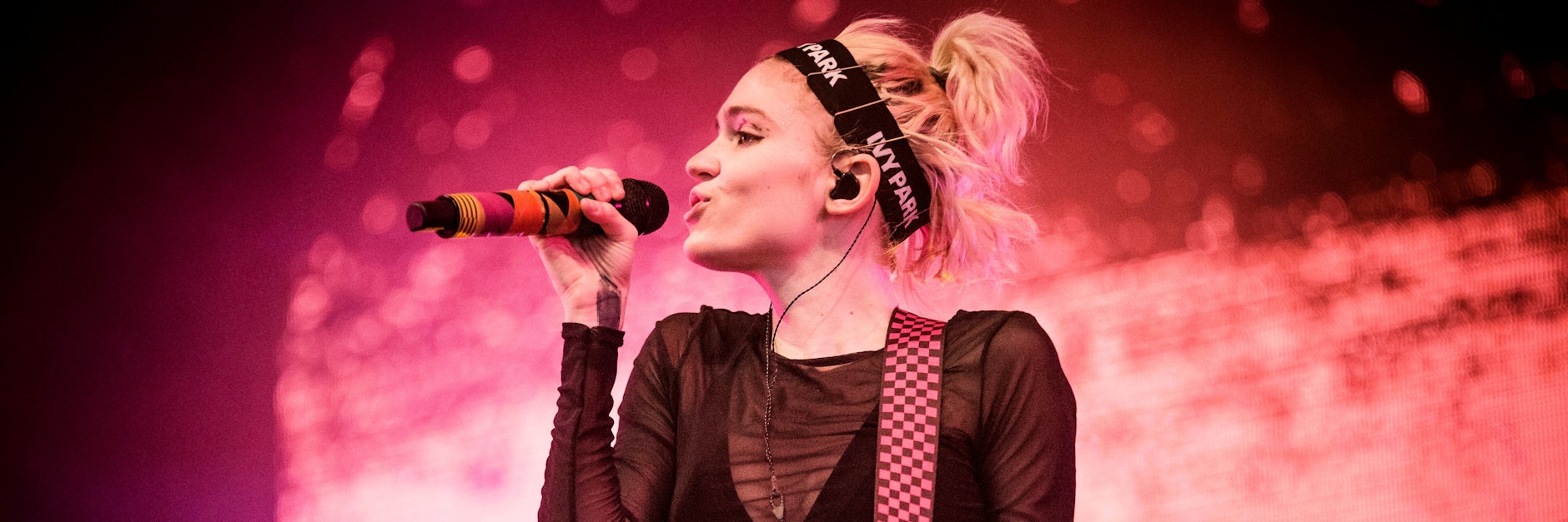 Sängerin Grimes bei einem Auftritt im Jahr 2016.