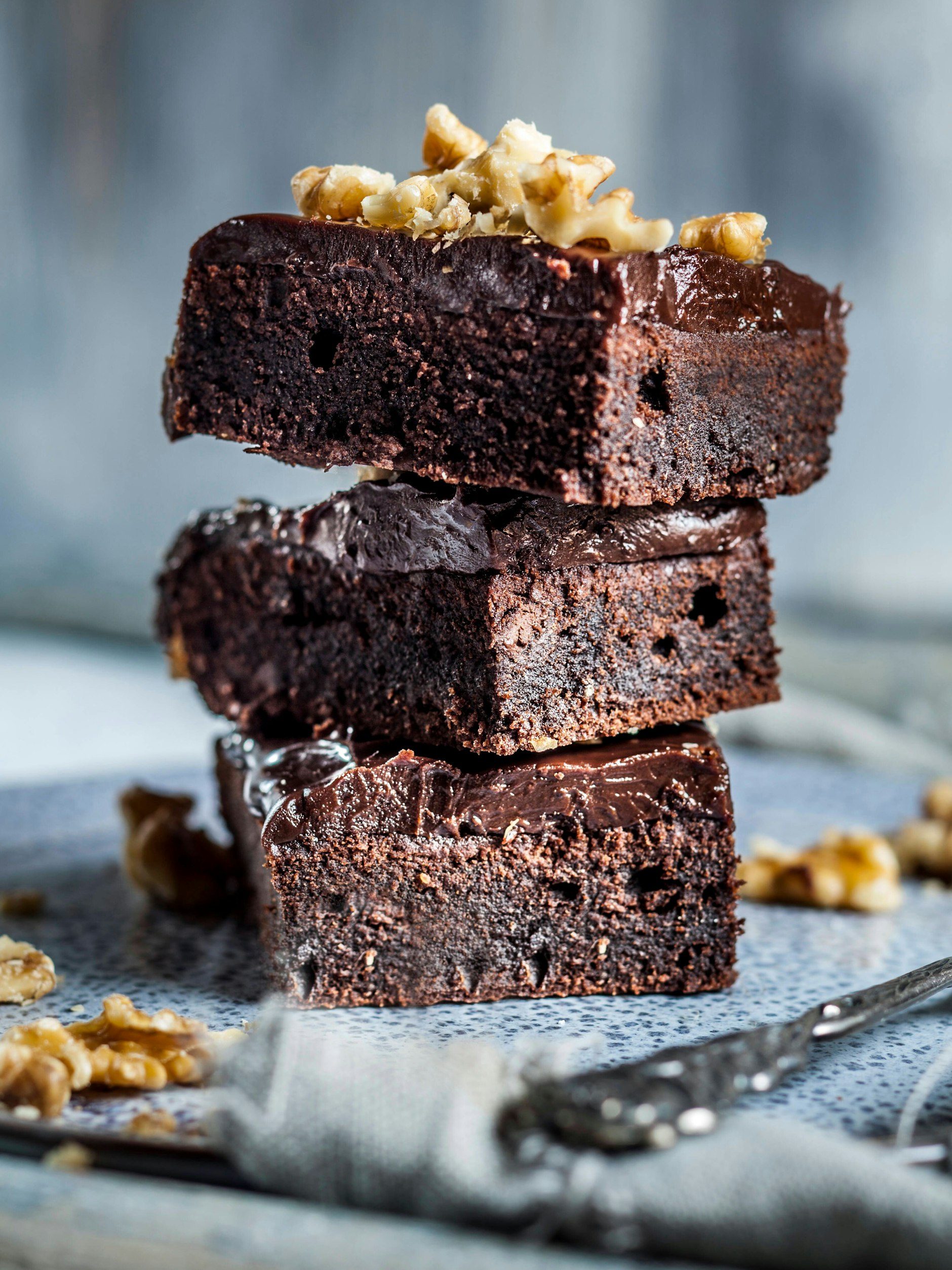 Echte Brownies sind richtig weich und klebrig. Mit diesem Rezept gelingen sie garantiert.