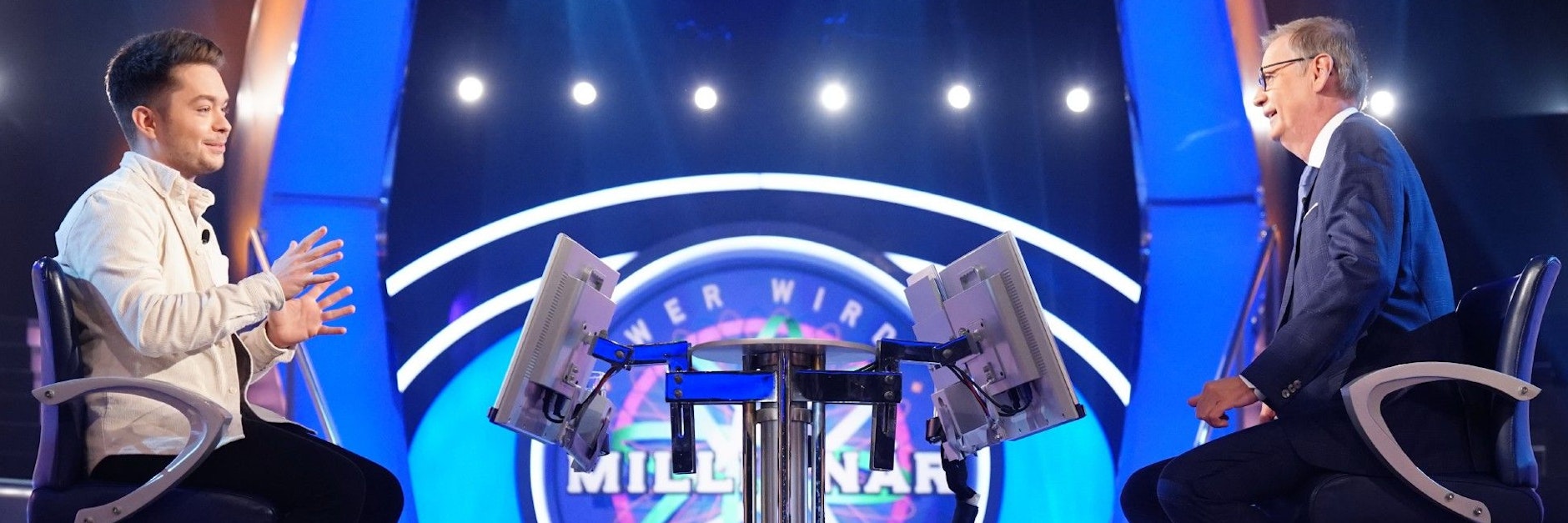 Torben Kapp und Günther Jauch im Studio bei „Wer wird Millionär“.
