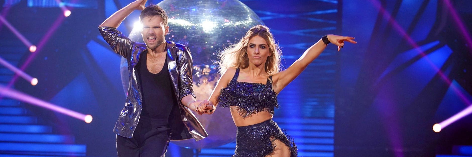 Let's Dance: Anfangs hatte Sarah Mangione so ihre Probleme mit dem knappen Tanz-Outfit.