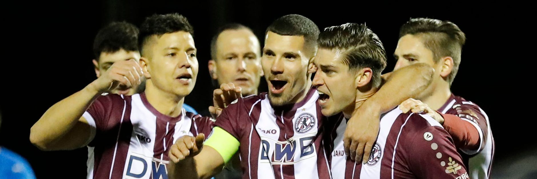 Dynamo-Urgestein Philip Schulz (l.) und Kollegen wollen natürlich auch am Sonntag bei Chemie Leipzig so schön jubeln.