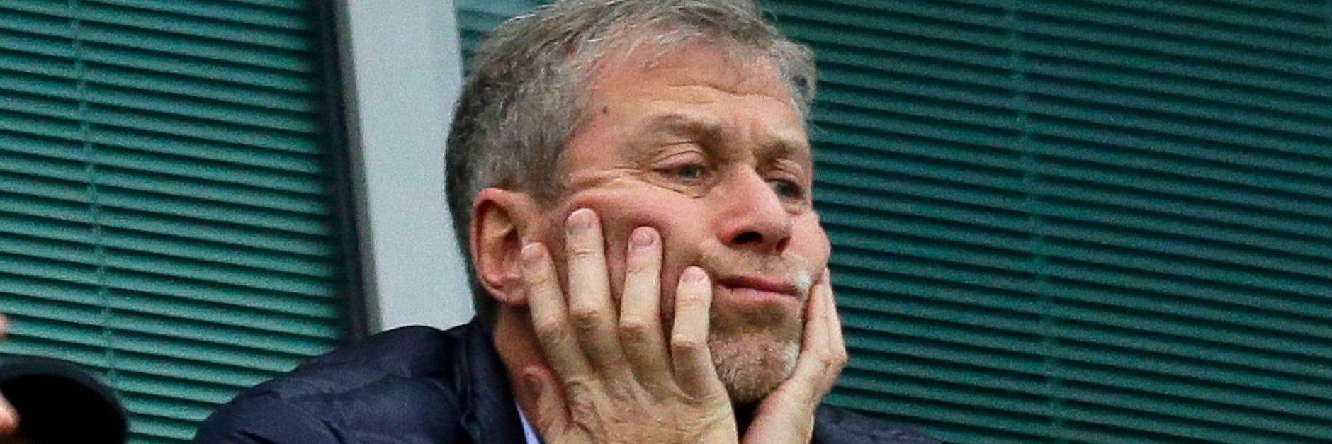 Russen-Milliardär Roman Abramowitsch muss seinen englischen Nobelklub FC Chelsea verkaufen.