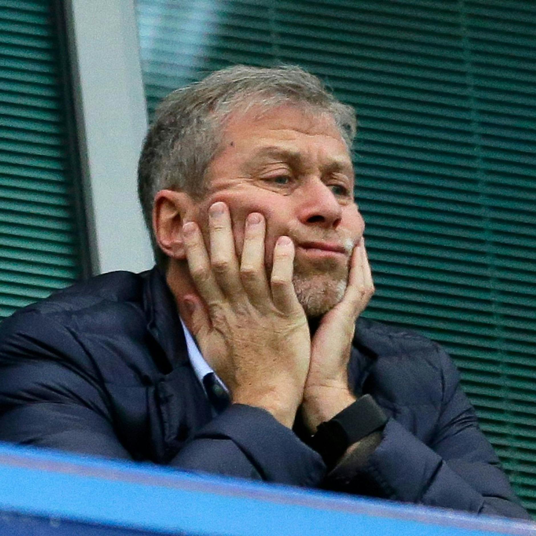 Wegen Russen-Oligarch Abramowitsch: Der FC Chelsea darf nicht mal mehr Eintrittskarten verkaufen
