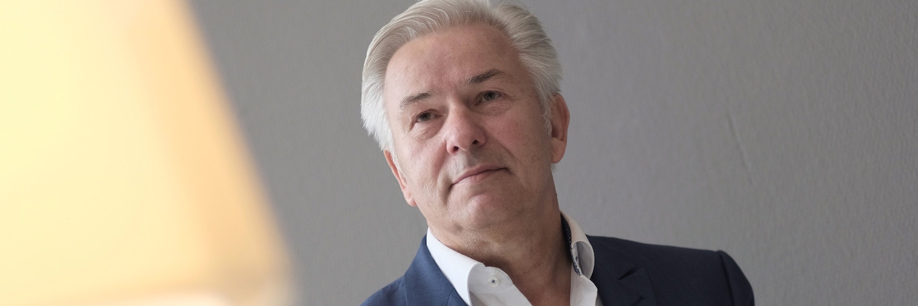 Klaus Wowereit, bis 2014 Regierender Bürgermeister von Berlin, plauderte jetzt im Riverboat - und berichtete auch, wie sehr er noch heute unter dem Verlust seines Lebensgefährten leidet.